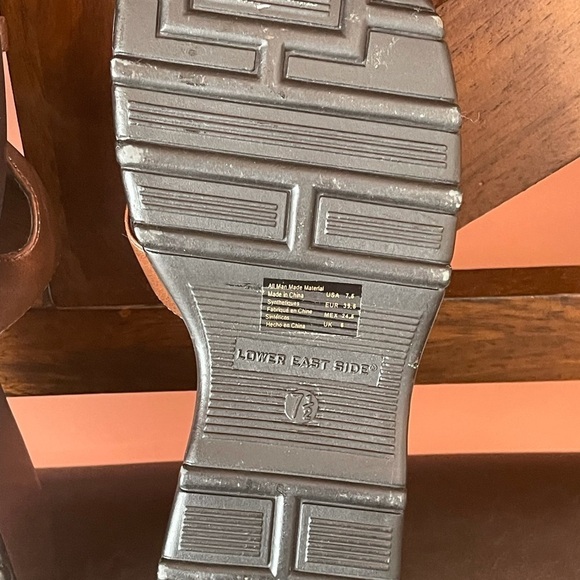 Lower East Side Sandals in a size 7 1/2 - Picture 12 of 17